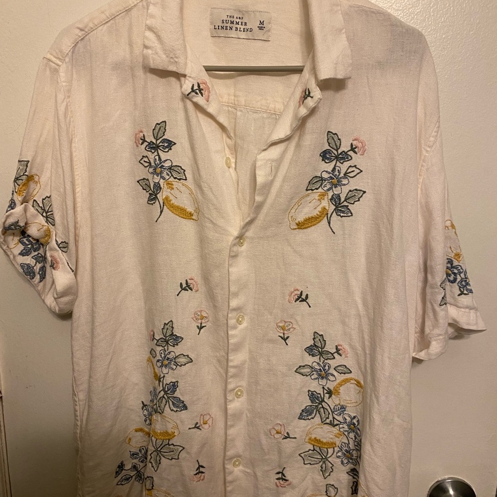 Summer Linen Blend Men's Embroidered Button-Up Shirt - Cream with Floral Detail